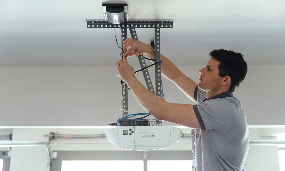 garage door technicians
